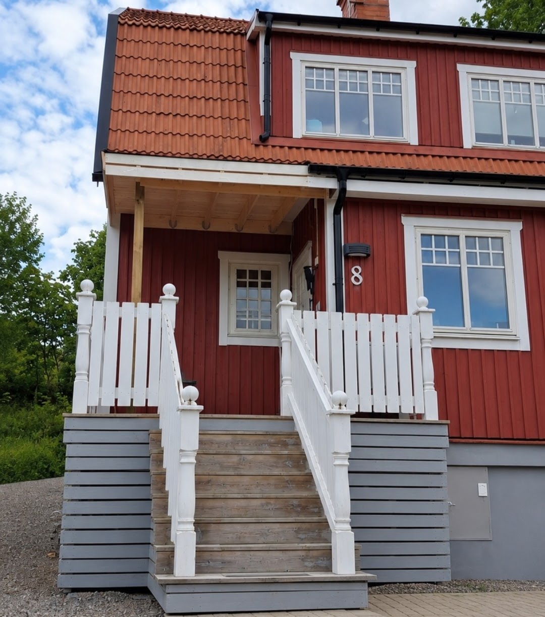 Befintlig trappa och entré före arbetet